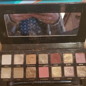 Mixture of Anastasia Beverly Hills shadows